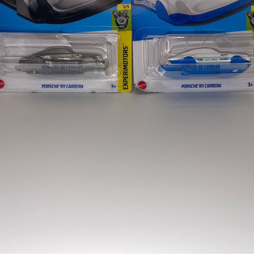 Hot Wheels Experimotors Porsche 911 Carrera Car Keychain Set 2024 Key Fob - Picture 3 of 4